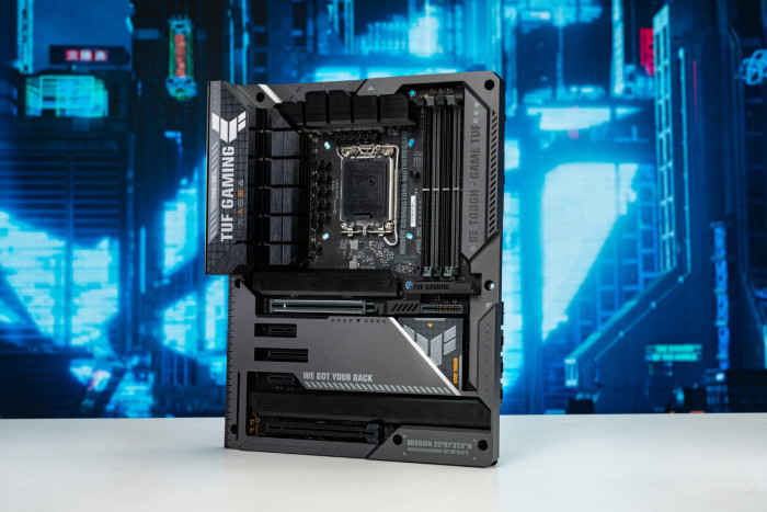 Asus-Mainboard mit Onboard-Stromverbindung (Bild: Asus)